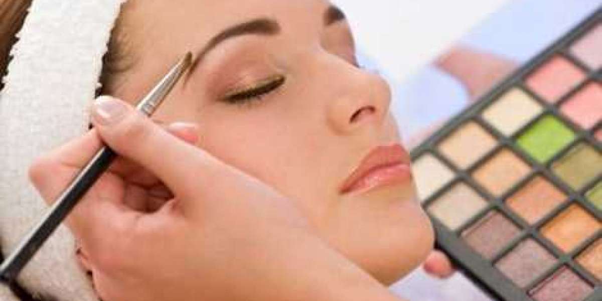 KNOW THE TOP CHARACTERISTICS OF A BEAUTICIAN