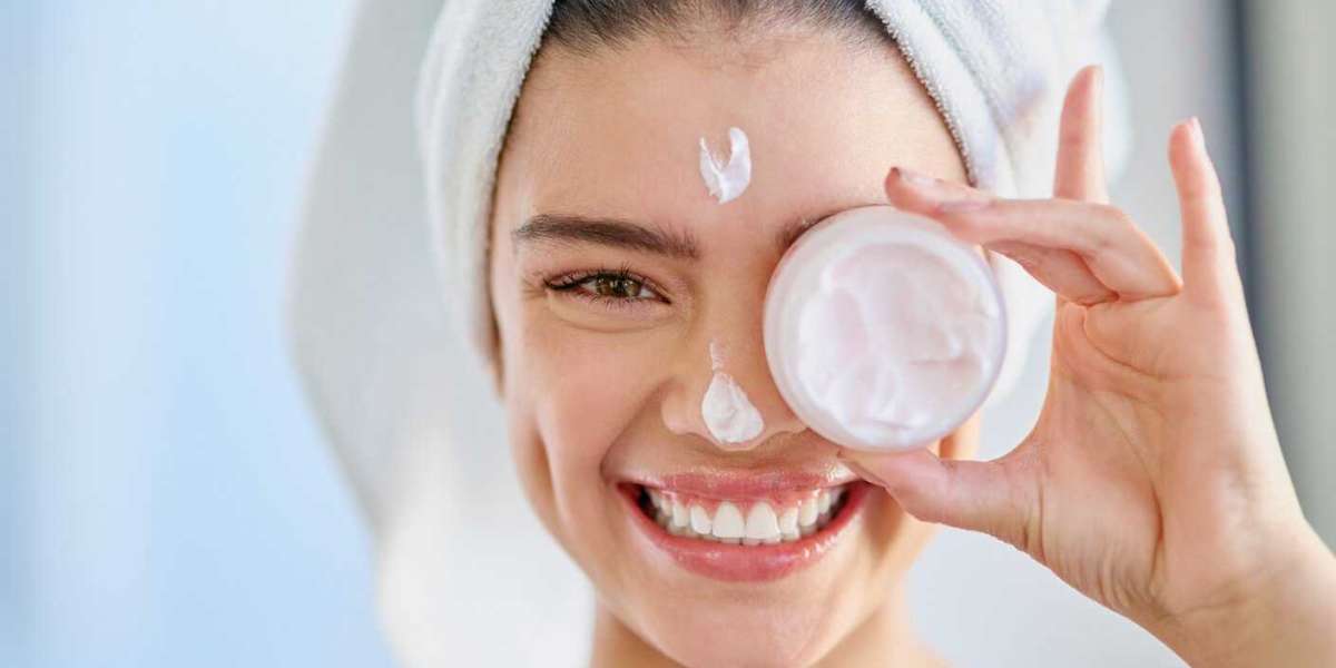 Best Skin Care Products and Routines for Oily Skin & Acne-Prone Skin