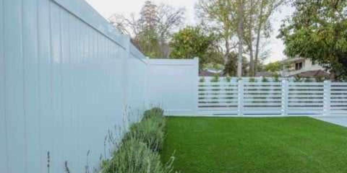 Reasons to Get Vinyl Fencing for Your Yard