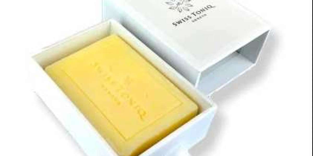 Remove makeup with a moisturizing cleansing bar