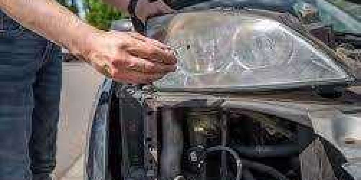 Can I Drive with a Cracked Headlight?"