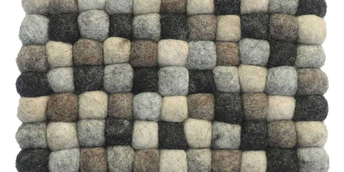 Wool Mats: The Perfect Heat-Resistant Solution for Your Kitchen and Dining Table