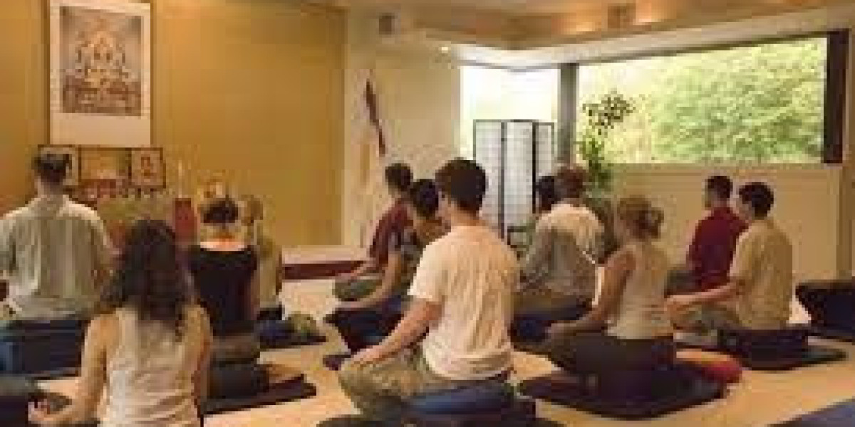 Discover the Best Yogas Schools in Rishikesh: A Haven for Yogic Knowledge and Spiritual Growth