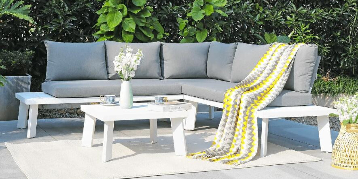 Luxury Outdoor Furniture Helps to Improve Your Outdoor Space