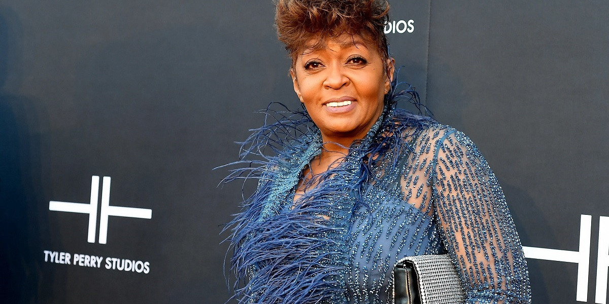 Anita Baker: A Legendary Songstress Ready to Mesmerize Chicago