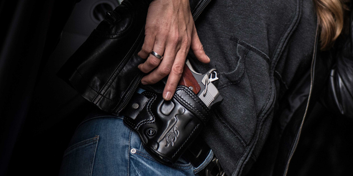 How Do Concealed Carry Clothing Carry Knives?