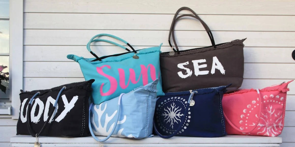 Why Do You Need A Neoprene Beach Bag On Summer Holiday?