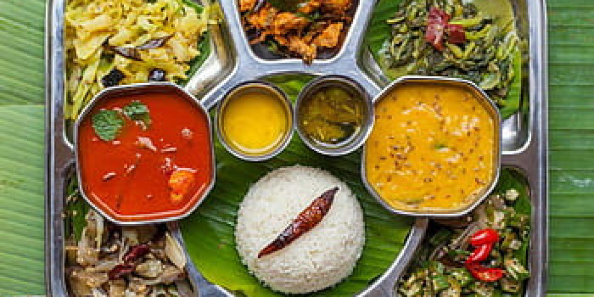 Why You Should Consider Ordering Online Food in Train?