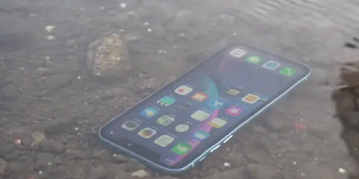 iPhone 11 man hinh bi loi cam bien anh sang: Co nen sua chua tai nha khong?