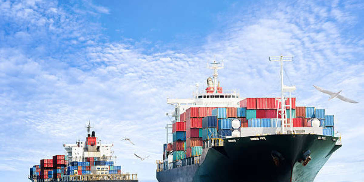 Ways Ocean Freight Forwarding Overcomes Challenges in Global Logistics