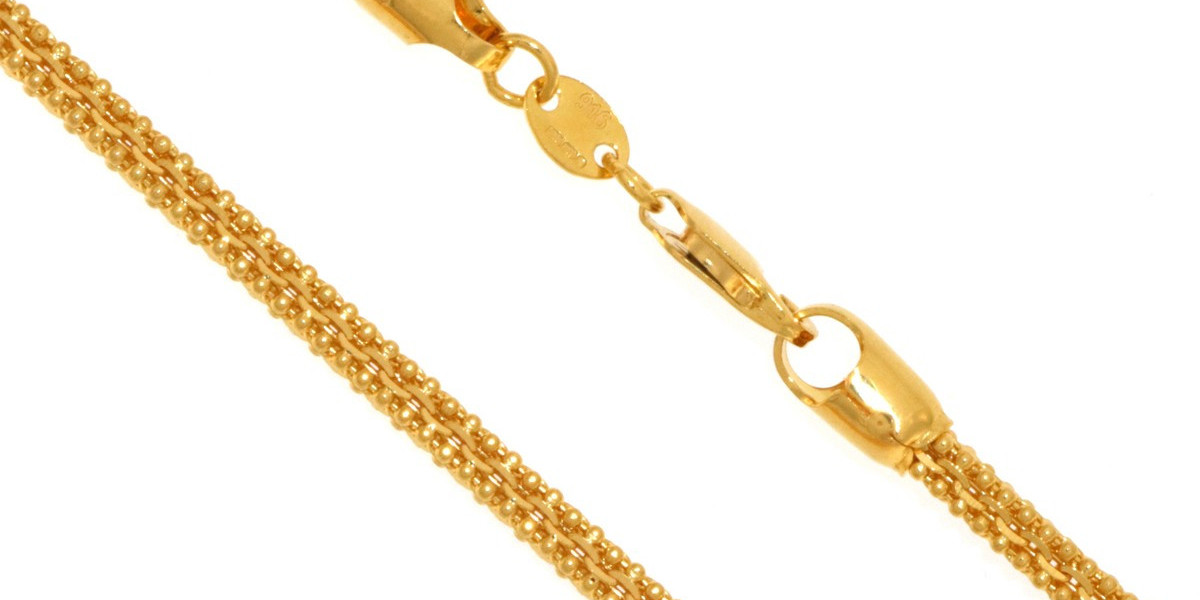 A Gold Chain Necklace Is A Beautiful Holiday Gift