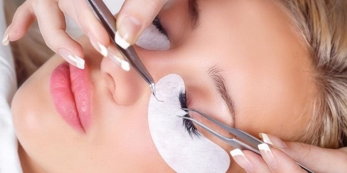 Choosing The Perfect Lash Stylist And Salon: A Guide To Glamorous Lashes