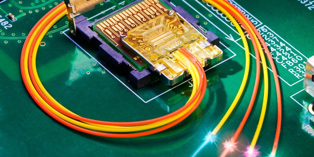 Silicon Photonics: Enabling Fiber-Optic Networks of the Future