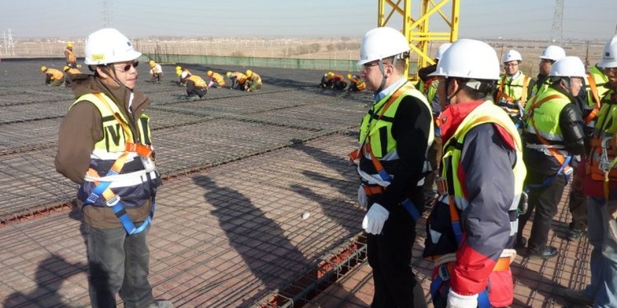 Ensuring Safety in the Use of Lifting Equipment: A Guide for Nebosh Course Participants in Pakistan