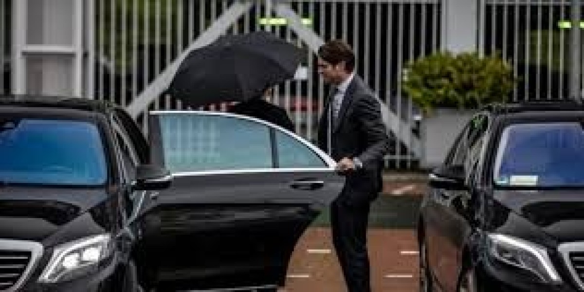 Can I request specific pickup and drop-off locations for luxury airport transfers in Sydney?