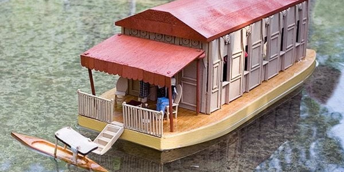 Luxurious Escape with Houseboats in Srinagar