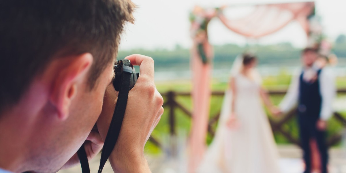 Capturing the Magic of Your Special Day: Wedding Photography with Flashback Feels