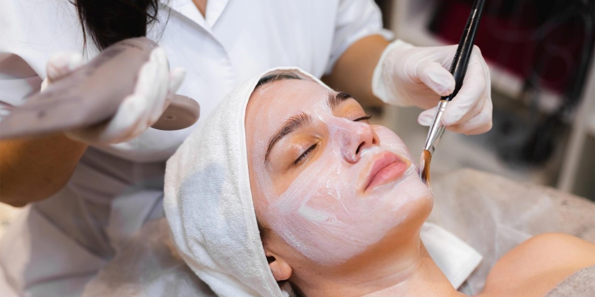 HydraFacial vs. Microneedling: Which Is Better for Islamabad Residents?