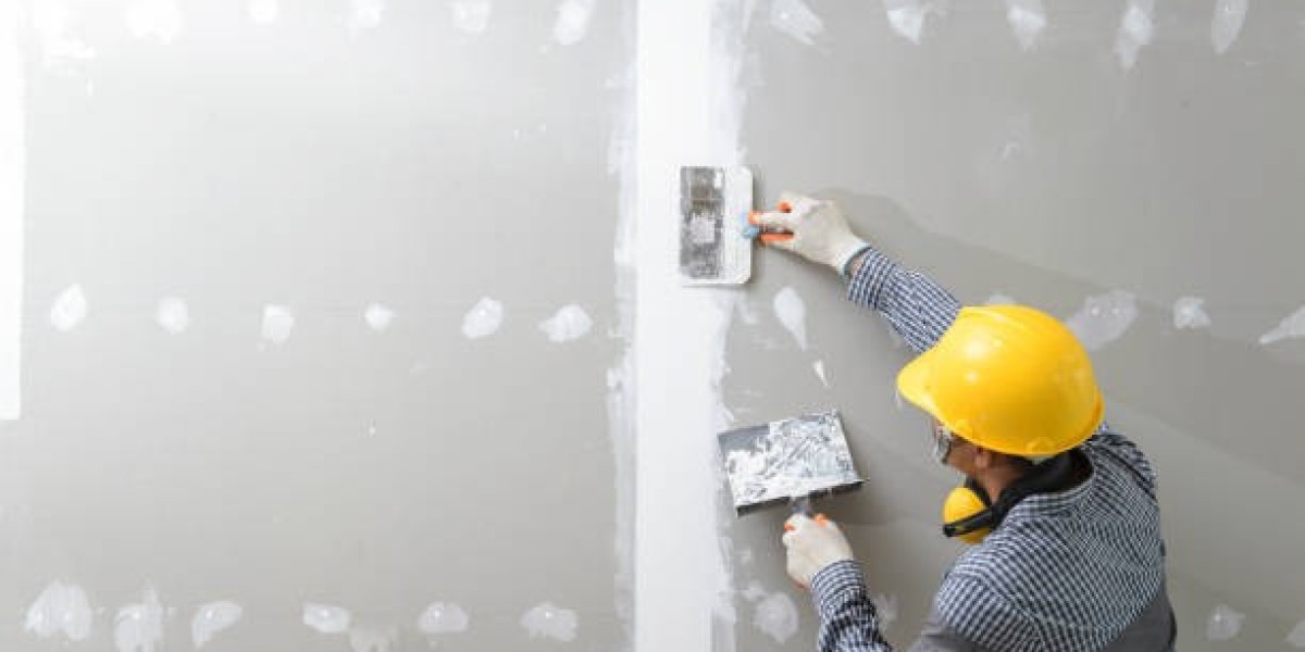 DIY Guide: Fixing Cracks and Holes in Plaster Walls