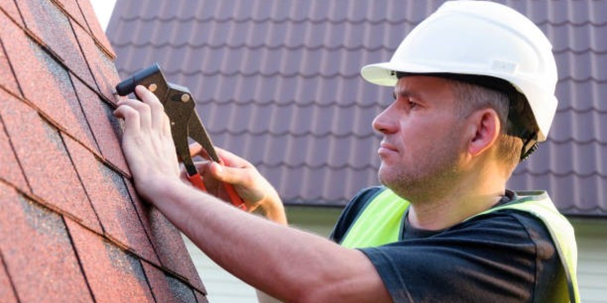 Essential Considerations When Hiring Commercial Roofing Contractors