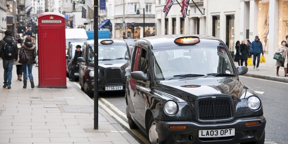 How Can Minicabs Weybridge Enhance Your Travel Experience?