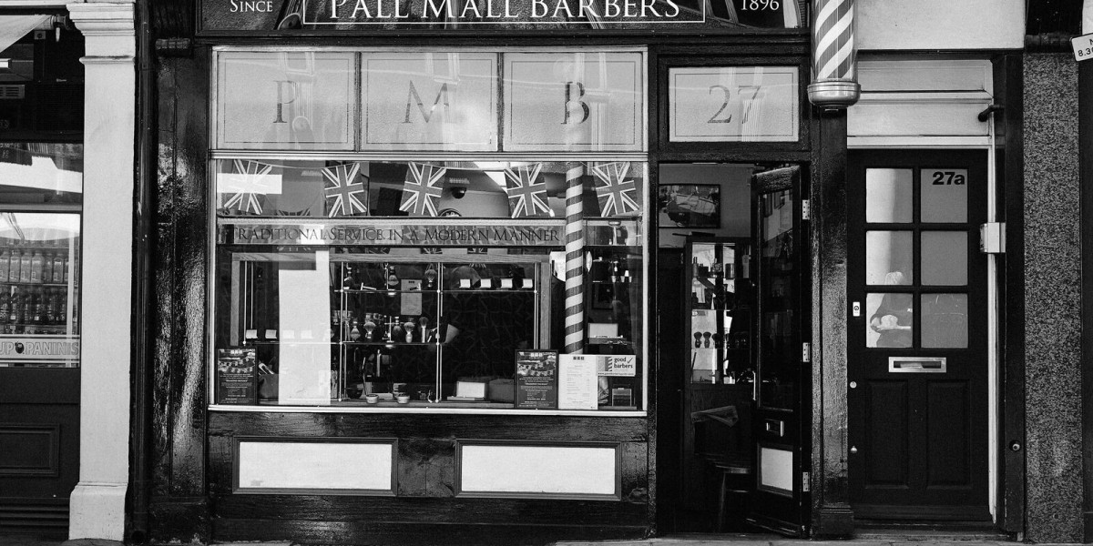 Transform Your Look with London’s Best: Pall Mall Barbers for Style and Self-Assurance