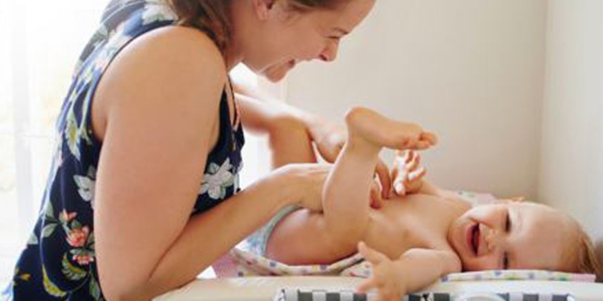 Breastfeeding and Pumping: Finding the Perfect Balance for New Moms to Feed Their Babies